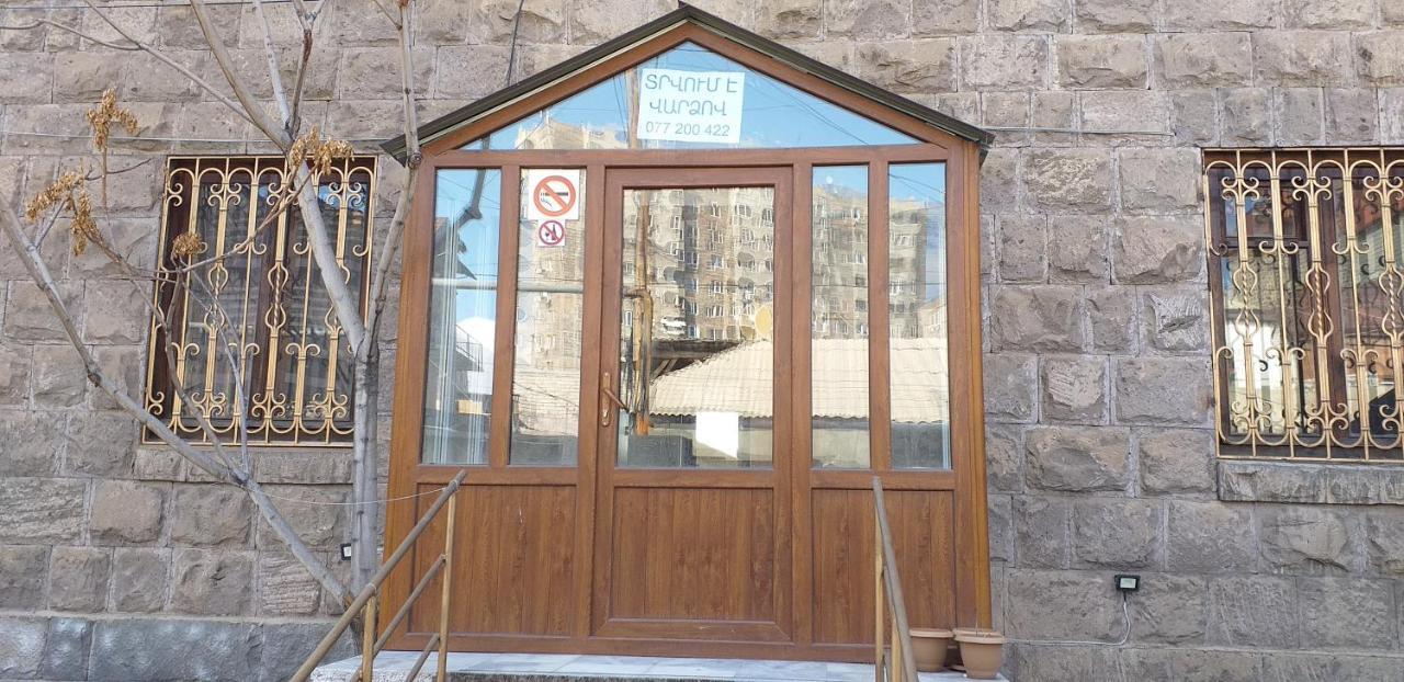 Hotel 333 Yerevan Bagian luar foto