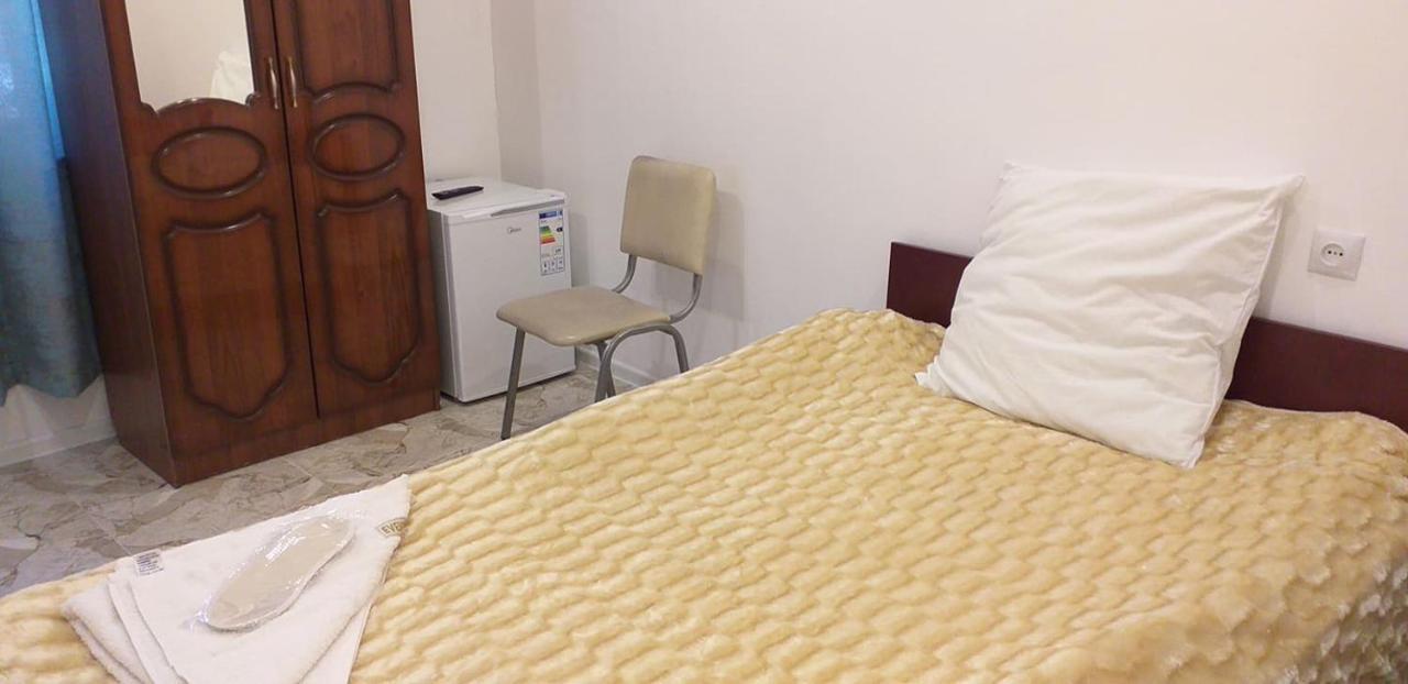 Hotel 333 Yerevan Bagian luar foto