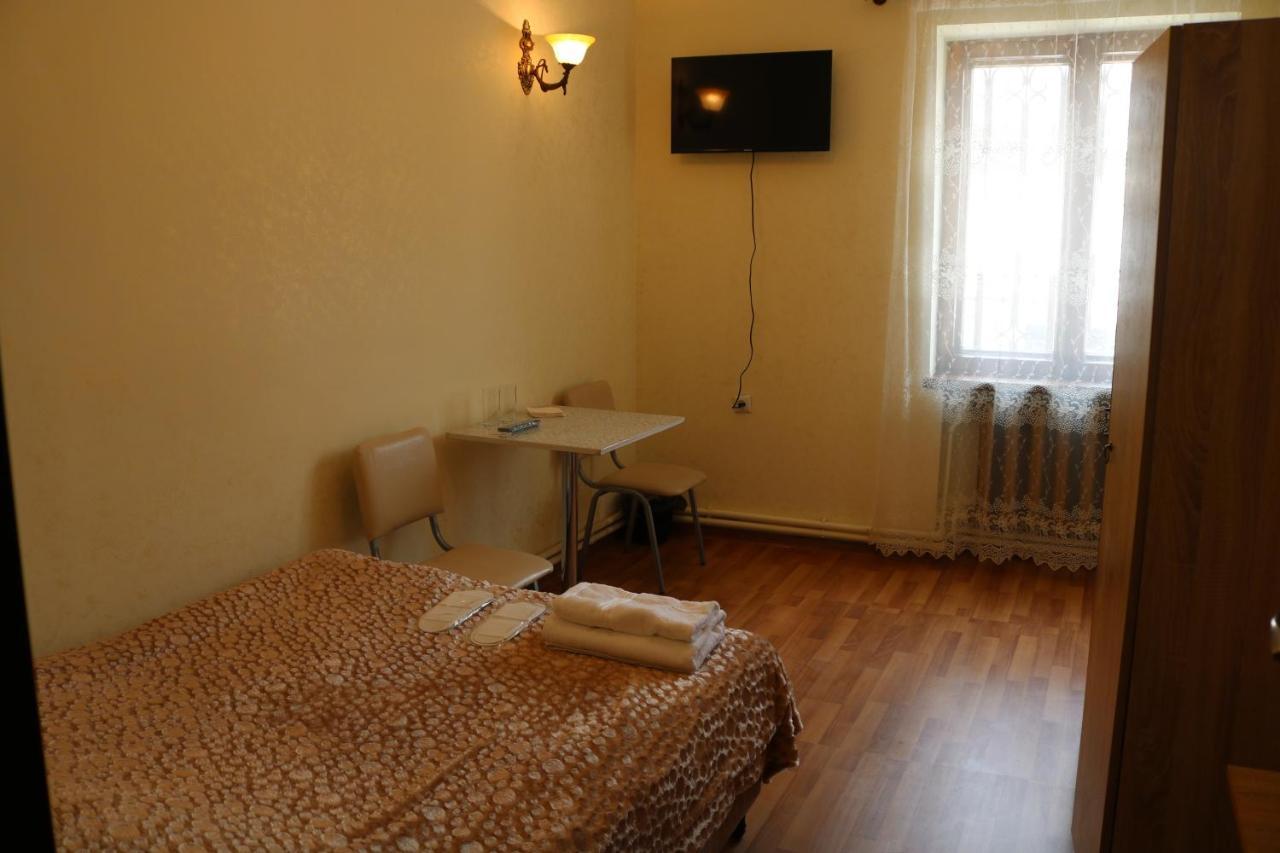 Hotel 333 Yerevan Bagian luar foto
