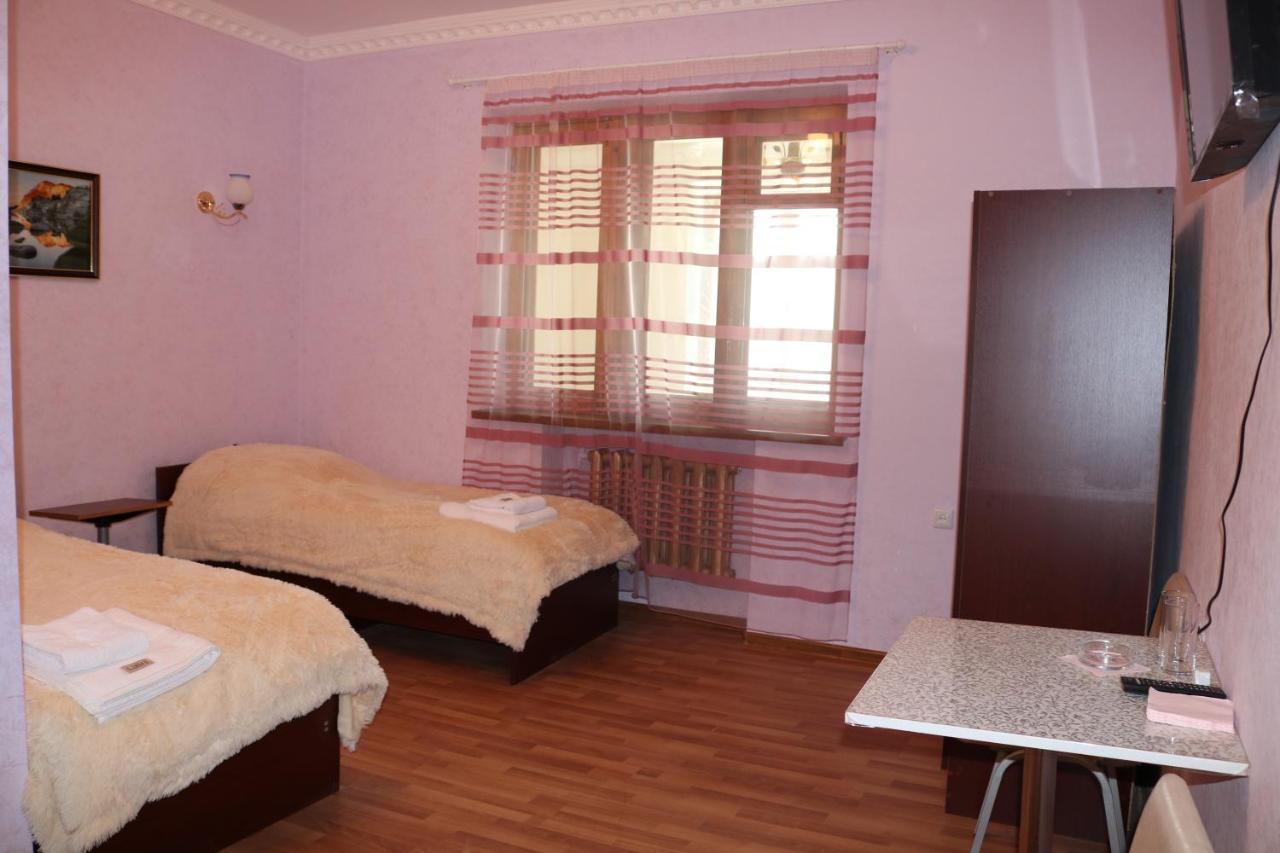 Hotel 333 Yerevan Bagian luar foto