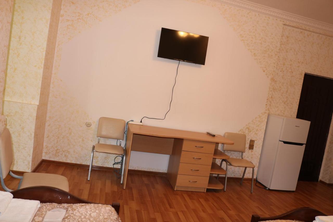 Hotel 333 Yerevan Bagian luar foto