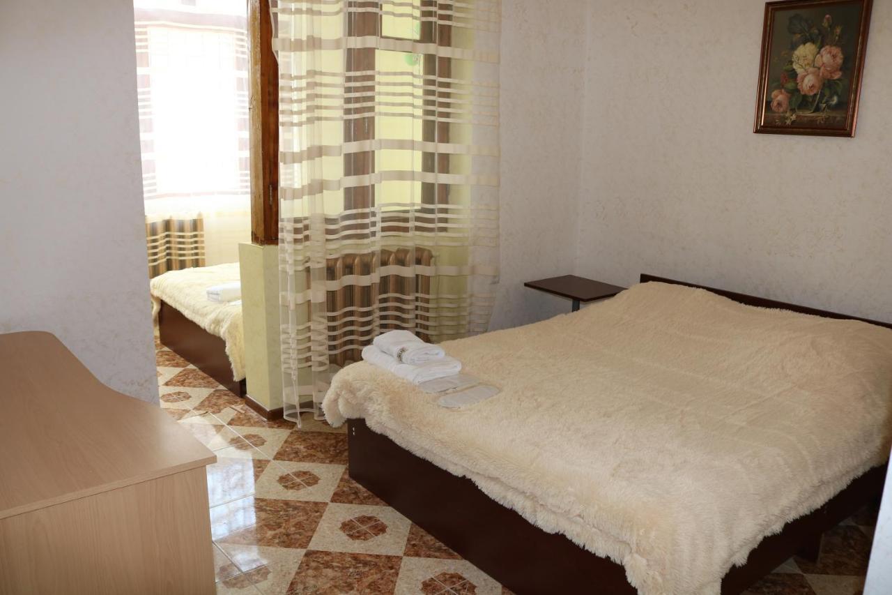 Hotel 333 Yerevan Bagian luar foto