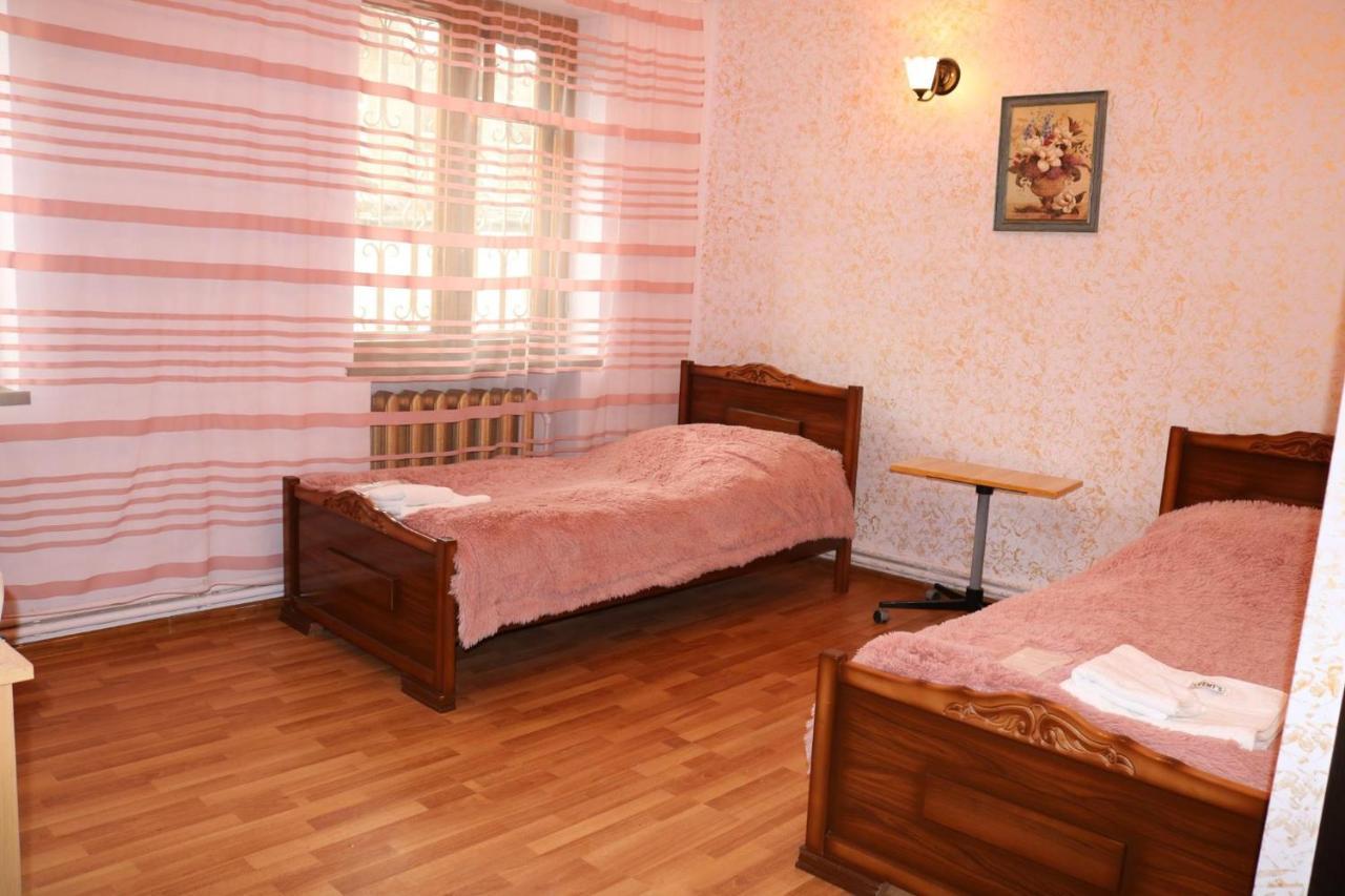 Hotel 333 Yerevan Bagian luar foto