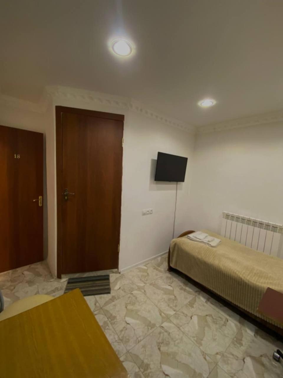 Hotel 333 Yerevan Bagian luar foto
